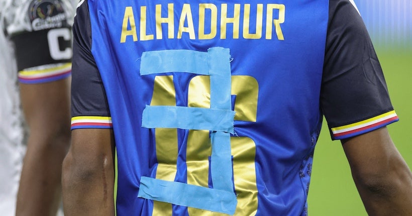 Le légendaire maillot de gardien de Chaker Alhadhur à la CAN va être exposé au musée de la FIFA
